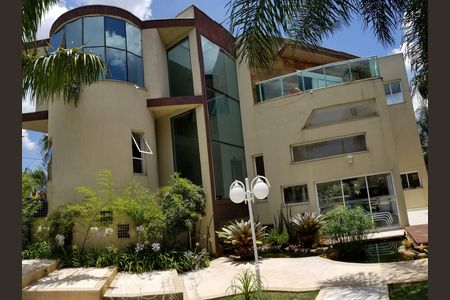 Casa para alugar com 800m², 4 quartos e 6 vagas Casa para alugar com 800m², 4 quartos e 6 vagasÁrea externa