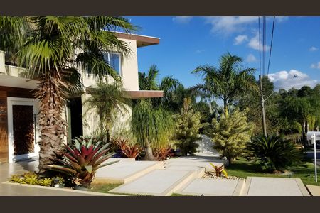 Casa para alugar com 800m², 4 quartos e 6 vagas Casa para alugar com 800m², 4 quartos e 6 vagasFachada