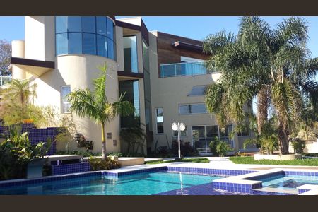 Casa para alugar com 800m², 4 quartos e 6 vagas Casa para alugar com 800m², 4 quartos e 6 vagasÁrea externa