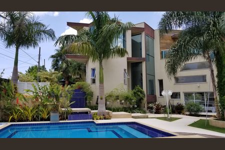 Casa para alugar com 800m², 4 quartos e 6 vagas Casa para alugar com 800m², 4 quartos e 6 vagasÁrea externa