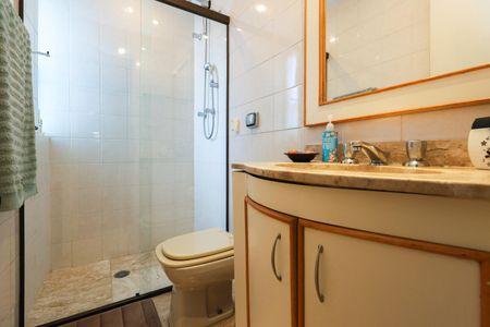 Apartamento à venda com 120m², 3 quartos e 2 vagas Apartamento à venda com 120m², 3 quartos e 2 vagasBanheiro da Suíte 2