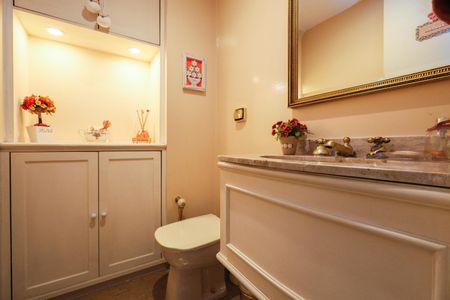 Apartamento à venda com 120m², 3 quartos e 2 vagas Apartamento à venda com 120m², 3 quartos e 2 vagasLavabo