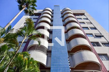 Apartamento à venda com 120m², 3 quartos e 2 vagas Apartamento à venda com 120m², 3 quartos e 2 vagasFachada