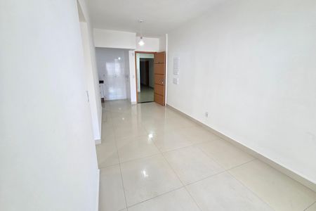 Sala de apartamento para alugar com 2 quartos, 70m² em Guilhermina, Praia Grande