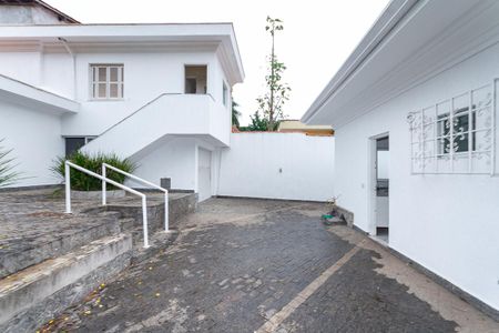 Casa para alugar com 550m², 3 quartos e 8 vagasQuintal 