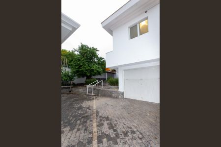 Casa para alugar com 550m², 3 quartos e 8 vagasQuintal