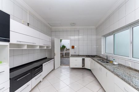 Casa para alugar com 550m², 3 quartos e 8 vagasCozinha