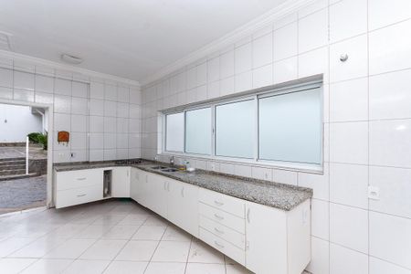 Casa para alugar com 550m², 3 quartos e 8 vagasCozinha