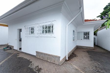 Casa para alugar com 550m², 3 quartos e 8 vagasCorredor de Serviço