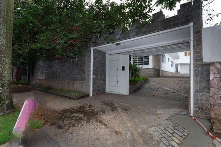 Casa para alugar com 550m², 3 quartos e 8 vagasFachada