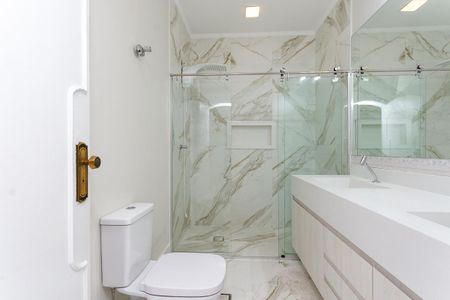 Casa para alugar com 650m², 4 quartos e 8 vagasBanheiro do quarto 1 Suíte