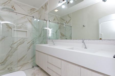 Casa para alugar com 650m², 4 quartos e 8 vagasBanheiro do quarto 1 Suíte