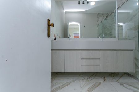 Casa para alugar com 650m², 4 quartos e 8 vagasBanheiro do quarto 3 Suíte