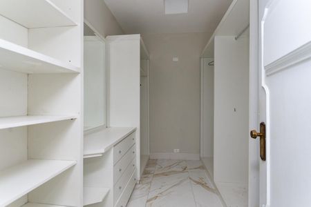 Casa para alugar com 650m², 4 quartos e 8 vagasCloset  do quarto 1 Suíte