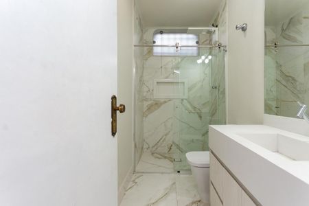 Casa para alugar com 650m², 4 quartos e 8 vagasBanheiro do quarto 2 Suíte