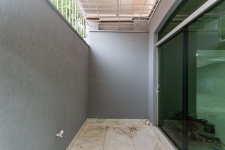 Casa para alugar com 650m², 4 quartos e 8 vagas Varanda Quarto 1 Suíte
