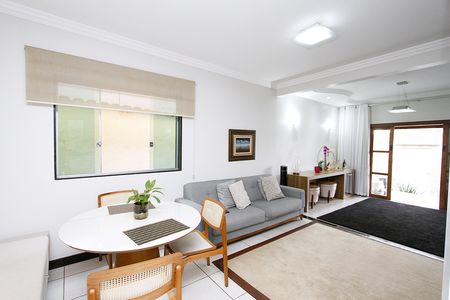Sala de casa à venda com 3 quartos, 400m² em Paquetá, Belo Horizonte