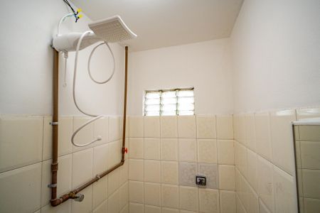 Banheiro de apartamento para alugar com 1 quarto, 28m² em Jardim Ester, São Paulo