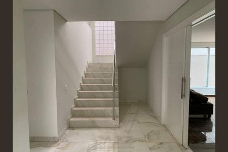 Casa de condomínio para alugar com 684m², 6 quartos e 4 vagas