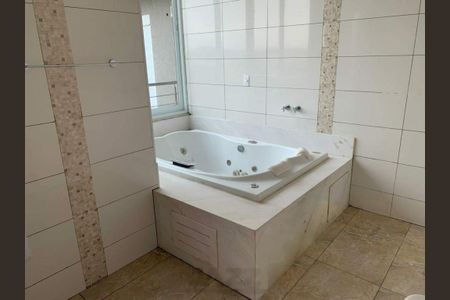 Casa de condomínio para alugar com 684m², 6 quartos e 4 vagas