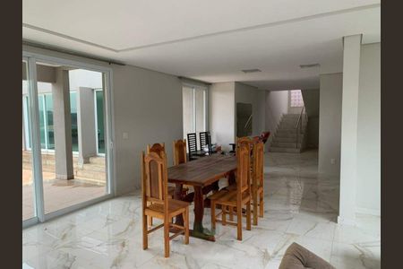 Casa de Condomínio para alugar com 6 quartos, 684m² em Swiss Park, Campinas