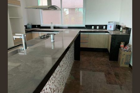 Casa de condomínio para alugar com 684m², 6 quartos e 4 vagas