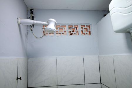 Banheiro de kitnet/studio para alugar com 1 quarto, 25m² em Penha Circular, Rio de Janeiro