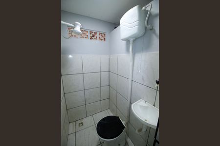 Banheiro de kitnet/studio para alugar com 1 quarto, 25m² em Penha Circular, Rio de Janeiro