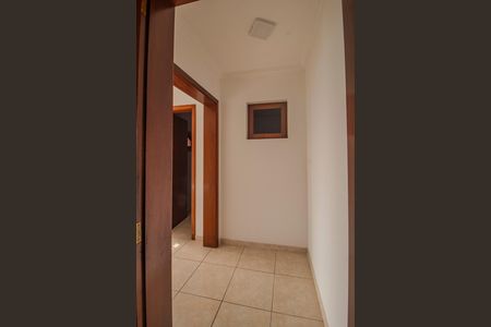 Casa à venda com 208m², 2 quartos e 2 vagas Casa à venda com 208m², 2 quartos e 2 vagasCorredor