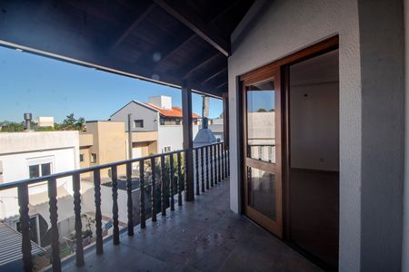 Casa à venda com 208m², 2 quartos e 2 vagas Casa à venda com 208m², 2 quartos e 2 vagasSacada