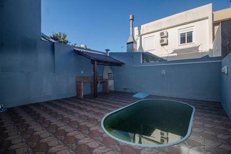 Casa à venda com 208m², 2 quartos e 2 vagas Casa à venda com 208m², 2 quartos e 2 vagasquintal