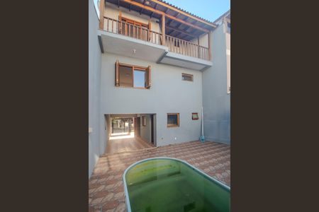 Casa à venda com 208m², 2 quartos e 2 vagas Casa à venda com 208m², 2 quartos e 2 vagasquintal/Piscina