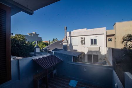 Casa à venda com 208m², 2 quartos e 2 vagas Casa à venda com 208m², 2 quartos e 2 vagasVista