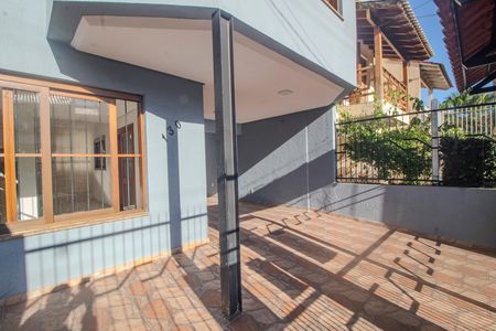 Casa à venda com 208m², 2 quartos e 2 vagas Casa à venda com 208m², 2 quartos e 2 vagasHall de entrada