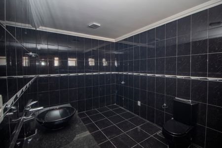 Casa à venda com 208m², 2 quartos e 2 vagas Casa à venda com 208m², 2 quartos e 2 vagasBanheiro da Suíte 2
