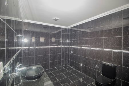 Casa à venda com 208m², 2 quartos e 2 vagas Casa à venda com 208m², 2 quartos e 2 vagasBanheiro da Suíte 2