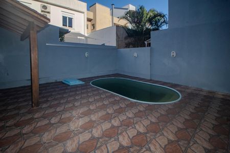 Casa à venda com 208m², 2 quartos e 2 vagas Casa à venda com 208m², 2 quartos e 2 vagasquintal