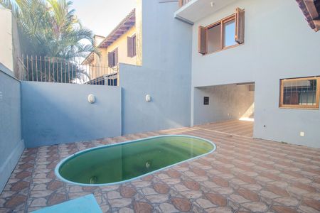 Casa à venda com 208m², 2 quartos e 2 vagas Casa à venda com 208m², 2 quartos e 2 vagasquintal/Piscina