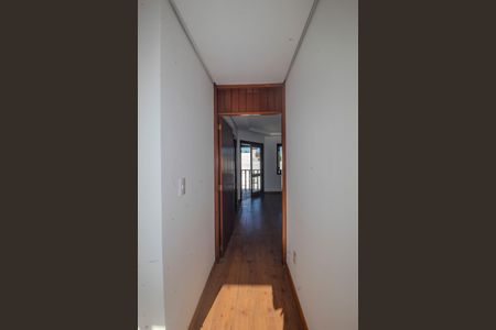 Casa à venda com 208m², 2 quartos e 2 vagas Casa à venda com 208m², 2 quartos e 2 vagasCorredor