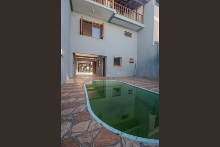 Casa à venda com 208m², 2 quartos e 2 vagas Casa à venda com 208m², 2 quartos e 2 vagasquintal/Piscina