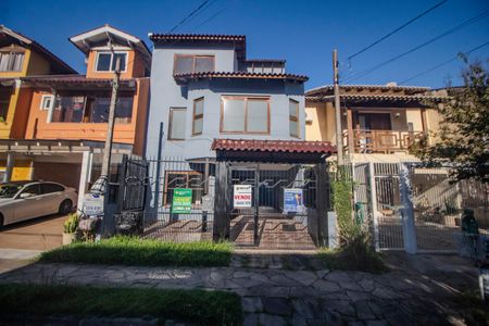 Casa à venda com 208m², 2 quartos e 2 vagas Casa à venda com 208m², 2 quartos e 2 vagasfachada/Placa