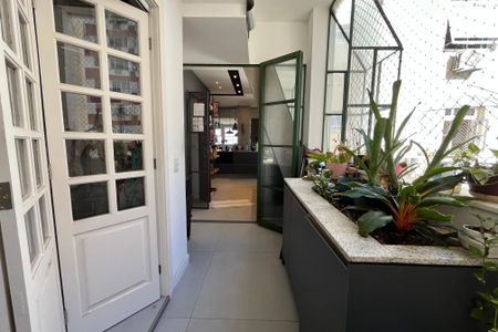 Apartamento para alugar com 200m², 3 quartos e 1 vagaÁrea de Serviço