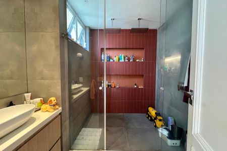 Apartamento para alugar com 200m², 3 quartos e 1 vagaSuite