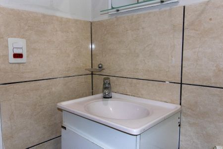 Banheiro de kitnet/studio para alugar com 1 quarto, 30m² em Vila Santa Isabel, Campinas