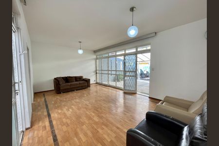 Casa para alugar com 3 quartos, 200m² em Serra, Belo Horizonte