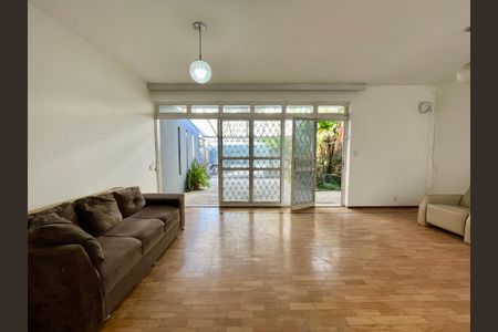 Casa para alugar com 3 quartos, 200m² em Serra, Belo Horizonte