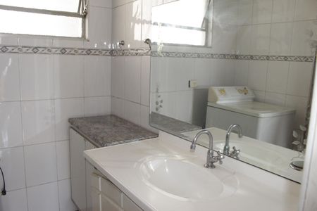 Apartamento para alugar com 120m², 2 quartos e sem vagaBanheiro