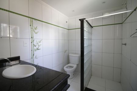 Casa de condomínio para alugar com 60m², 1 quarto e 2 vagasBanheiro da Suíte 1