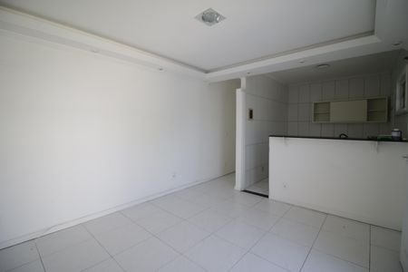 Sala de casa de condomínio para alugar com 1 quarto, 60m² em Curicica, Rio de Janeiro