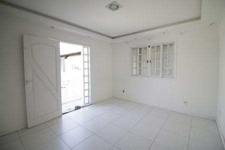 Sala de casa de condomínio para alugar com 1 quarto, 60m² em Curicica, Rio de Janeiro